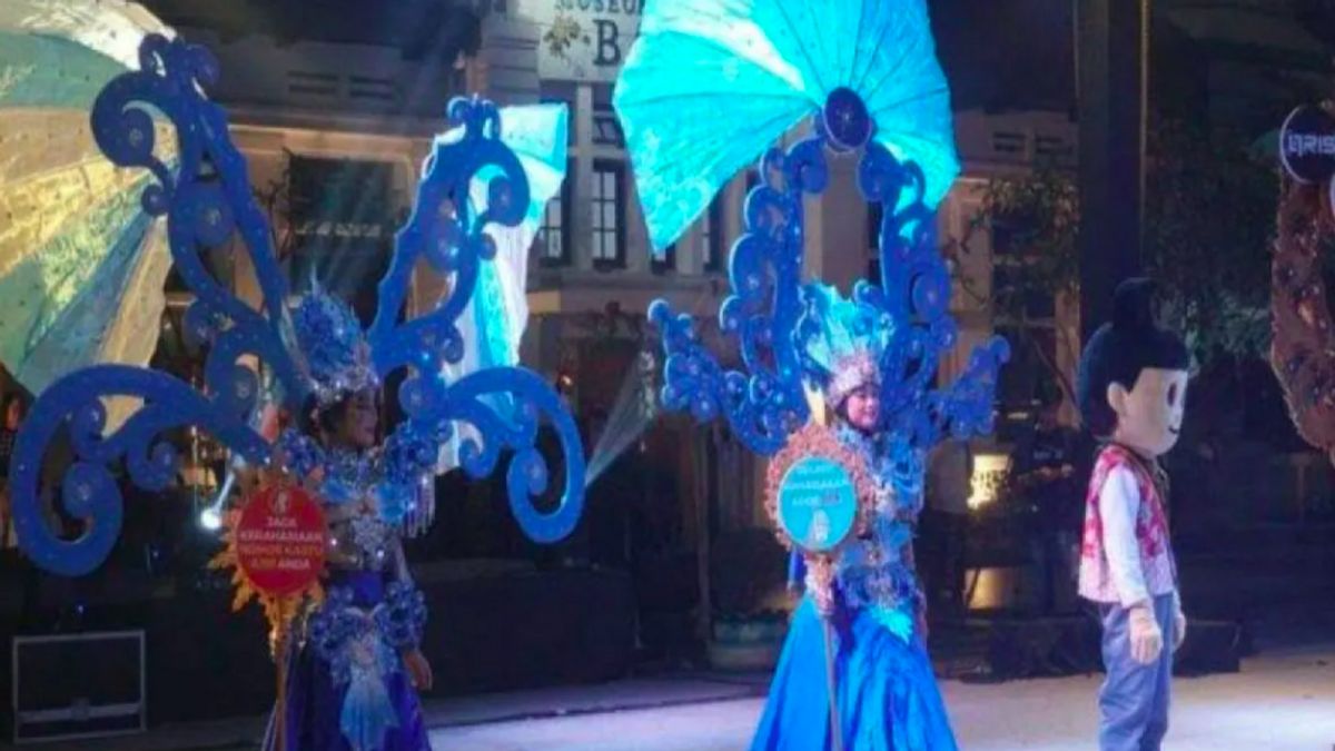 Conservation de la culture et de la littérature de l’archipel, le gouvernement Pekalongan titre du Carnaval de nuit de 2024