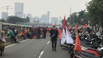 Penampakan Massa May Day Fiesta yang Padati Jalan Gatot Subroto Mengarah ke Depan Gedung DPR