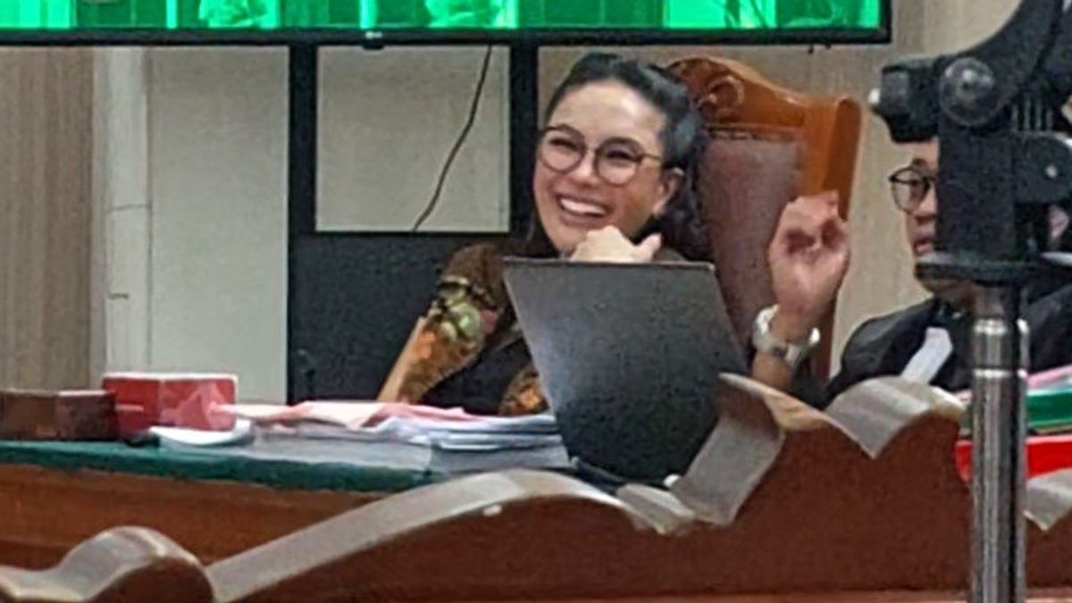 Jalani Pemeriksaan Terdakwa, Nikita Mirzani Mengeluh Sakit di Leher Belakang