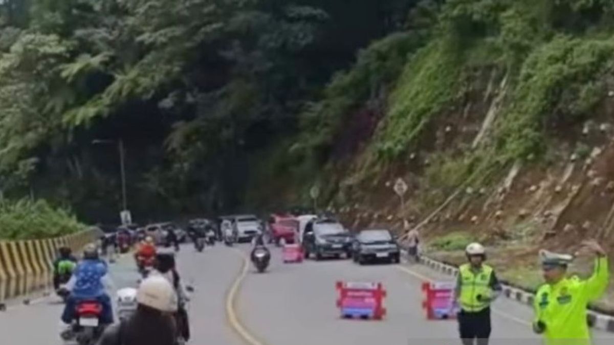 Cianjur警察在H+4 Lebaran上实施了一个更快的单向系统