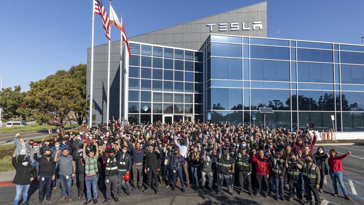 Viral Memo Elon Musk Ancam Pegawai Tesla untuk WFO