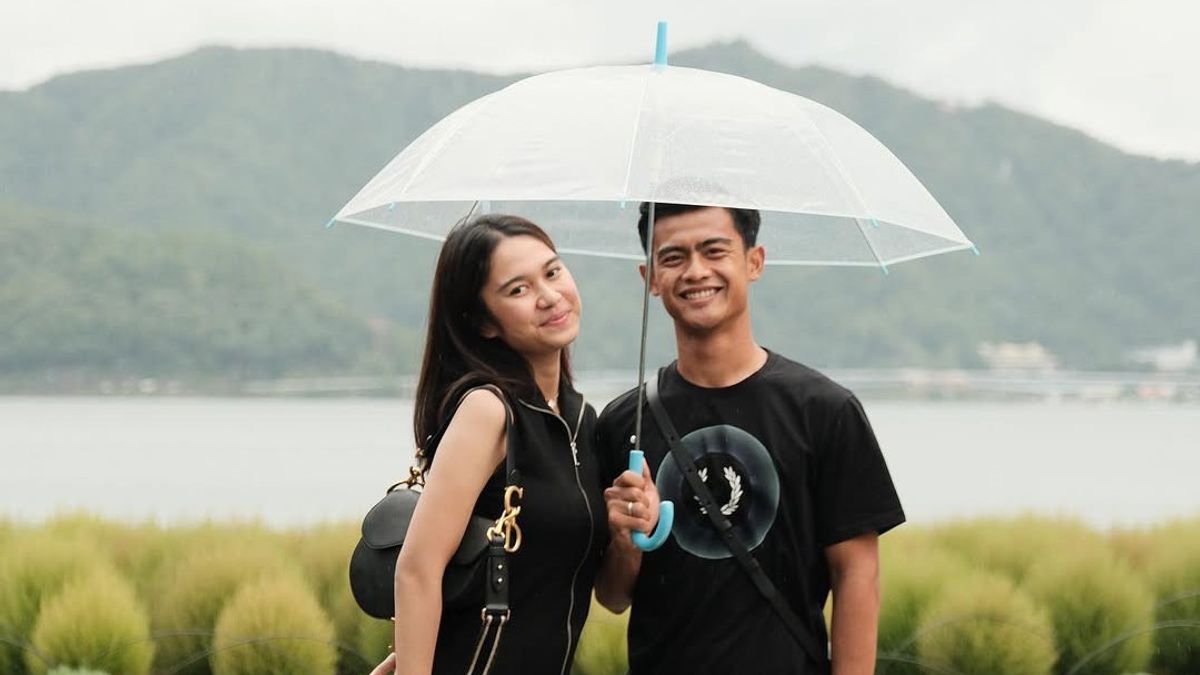阿齐扎·萨尔沙(Azizah Salsha)不愿意与普拉塔马·阿尔汉(Pratama Arhan)讨论离婚:祈祷吧!