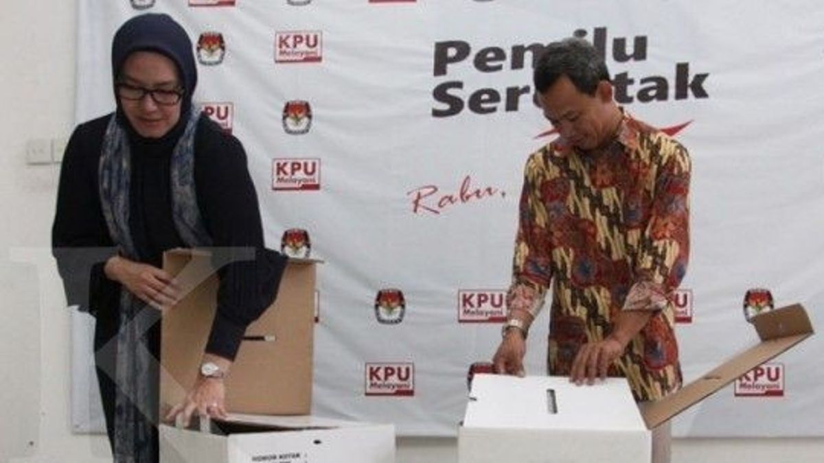 Pastikan Keamanan, Wakil Ketua DPR Minta Komisi II dan KPU Kaji Penggunaan Kotak Suara Berbahan Kardus di Pemilu 2024