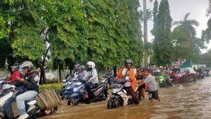 Hujan Lebat Picu Banjir di Jakarta Barat, 12 RT dan Empat Ruas Jalan Tergenang