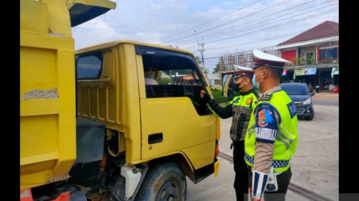 Unique! Traffic Violators In Bangka Belitung Sentenced To Mandatory COVID Vaccine Sanctions