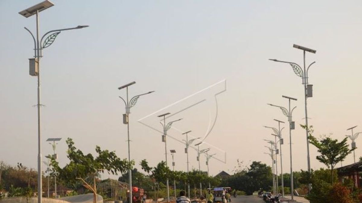 Rejang Lebong Receives Aid For 5,000 Solar Street Lights From The Central Government