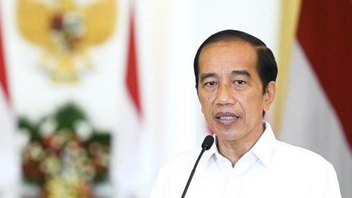 Observer: Jokowi's Message 'Don't Rush' About The Presidential Election Has A Double Meaning