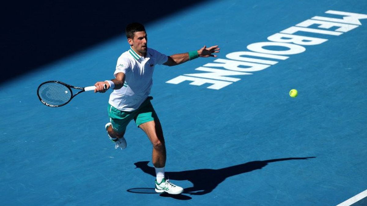 Otot Perut Diduga Robek, Djokovic Ambil Risiko Lanjutkan Kiprah di Australian Open