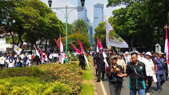 Anies-Cak Imin 支持者群体 继续到来,KPU周围的交通堵塞