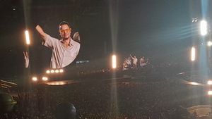 Penuh Kejutan, Maliq & D’Essentials Jadi Penampil Spesial di Konser Coldplay