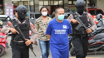 已经用完了7亿印尼盾，芝拉扎的一名男子被一名假警察欺骗，他声称能够逃脱他的儿子成为警察总部的成员