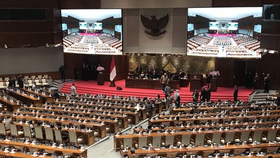 Paripurna DPR Setujui Pengesahan RUU MK Dioper ke Periode 2024-2029, RUU PPRT Masuk Prolegnas