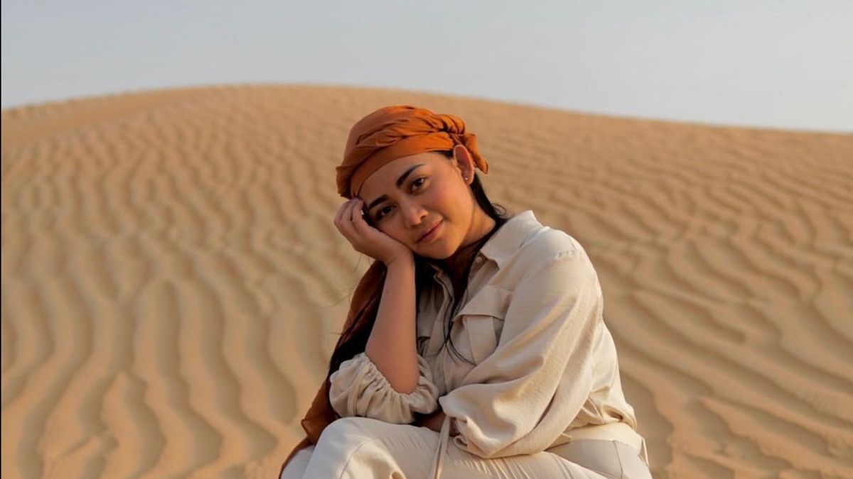 4 Gaya Liburan Rachel Vennya di Dubai, Santai Tanpa Anak