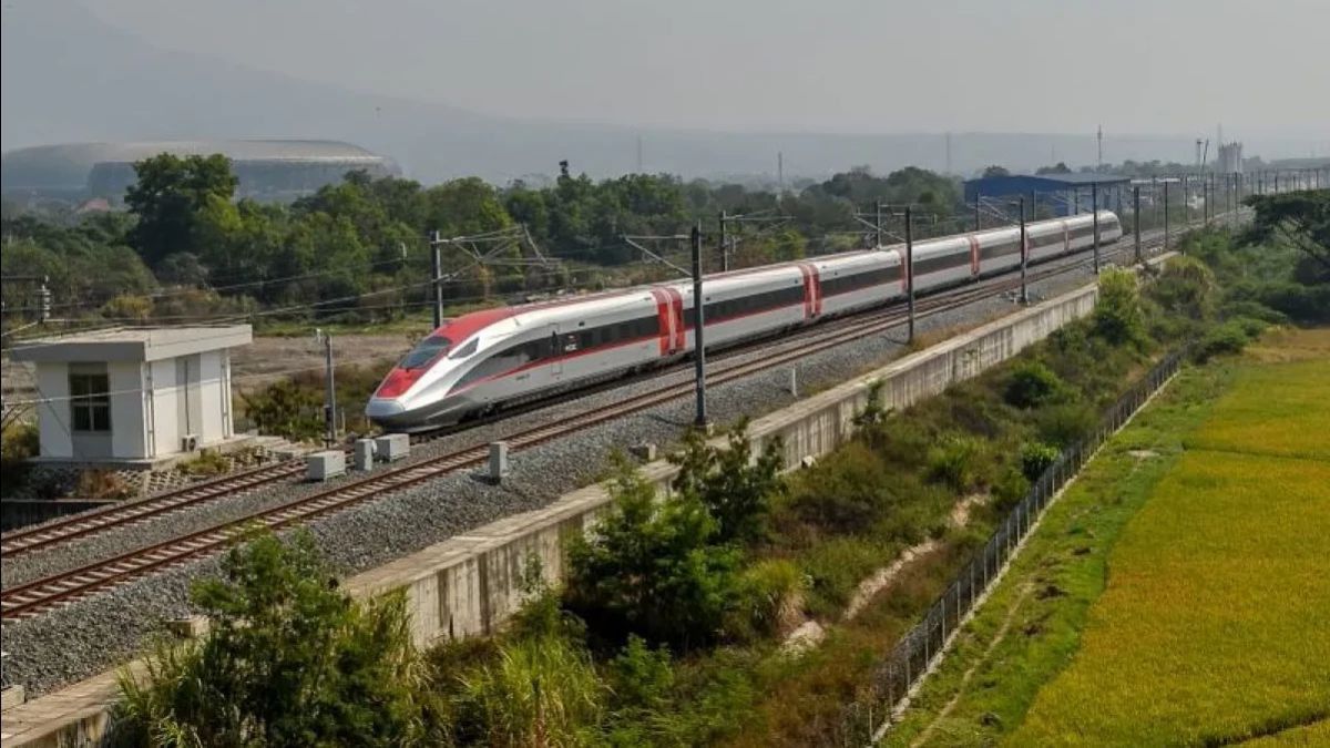 Judging By The Profits Of The High Speed Train Continued To Surabaya
