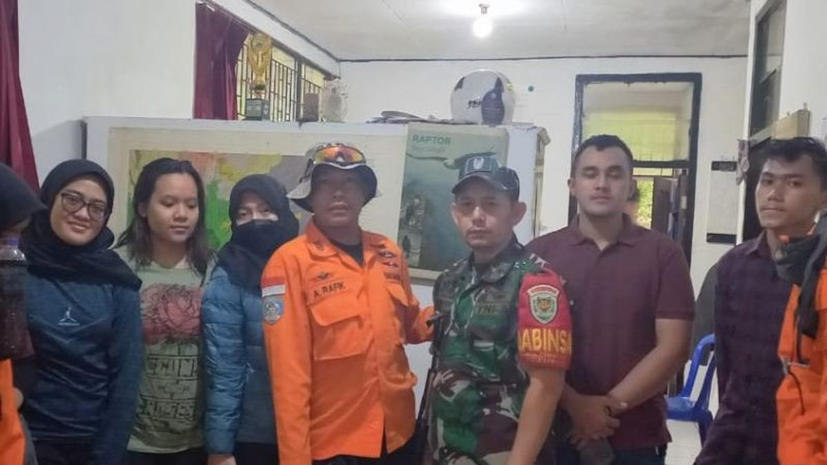9 Pendaki Jakarta Hilang di Gunung Gede Ditemukan: 1 Orang Alami Kaki Terkilir, 2 Hipotermia 