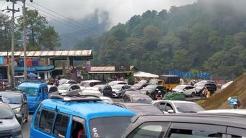 Peak Route Traffic Jams, Backflow Homecomers From Cianjur Directed Through Jonggol