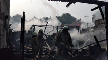 Kebakaran di Pasar Gaplok Jakpus Hanguskan Pospol dan Tiga Bangunan Lainnya 