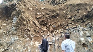 西苏门答腊的科洛姆鹰的发现,地质学家建议政府取下手