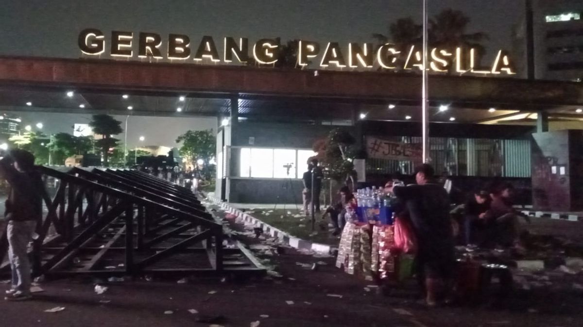 Mahasiswa Tinggalkan Gerbang Pancasila Gedung DPR, Ruas Jalan Dibuka Lagi