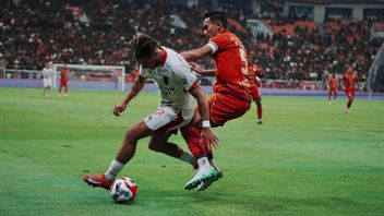 سخرية رزقي ريدو من لاعب بالي يونايتد بعد سلسلة النتائج: غالبا ما يسقط على الزمن