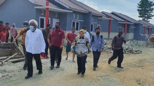 Terima Sambutan Hangat dari Mama-mama Sentani Papua, Mensos Risma Bilang Presiden Jokowi akan Resmikan Rumah Sehat