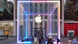 Cook Team Opens Fifth Avenue Store When IPhone 16 Sales Start