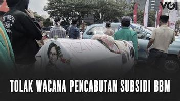 VIDEO: Rejecting The Increase In Fuel, BEM Nusantara Bawa Keranda Body At The Horse Statue