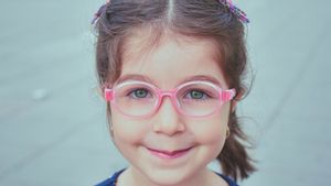 Mengenal Terapi Orthokeratology, Metode untuk Atasi Mata Minus pada Anak