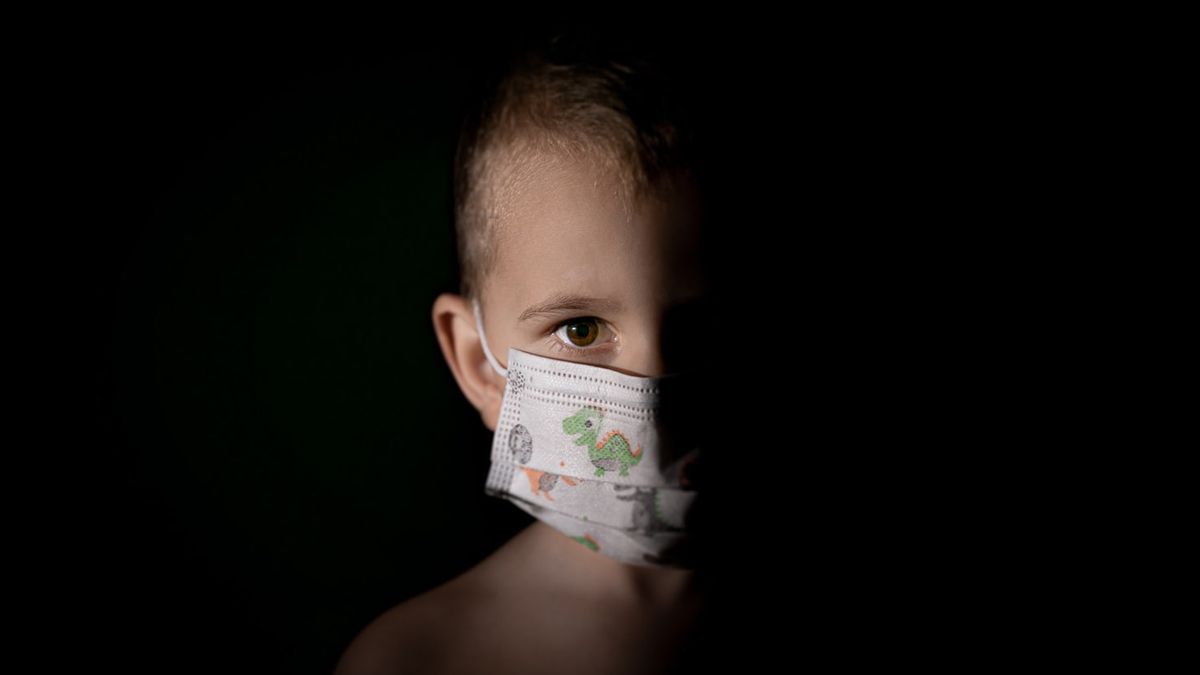 大気汚染による呼吸器疾患は31%増加し、子供たちにマスクを着用