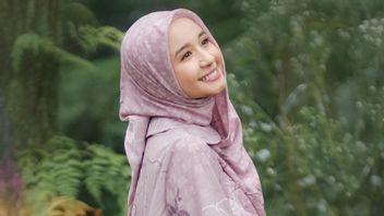 Sering Disebut Warna Janda, 4 Foto Laudya Cynthia Bella Ini Penuh Pesona dalam Hijab Warna Ungu