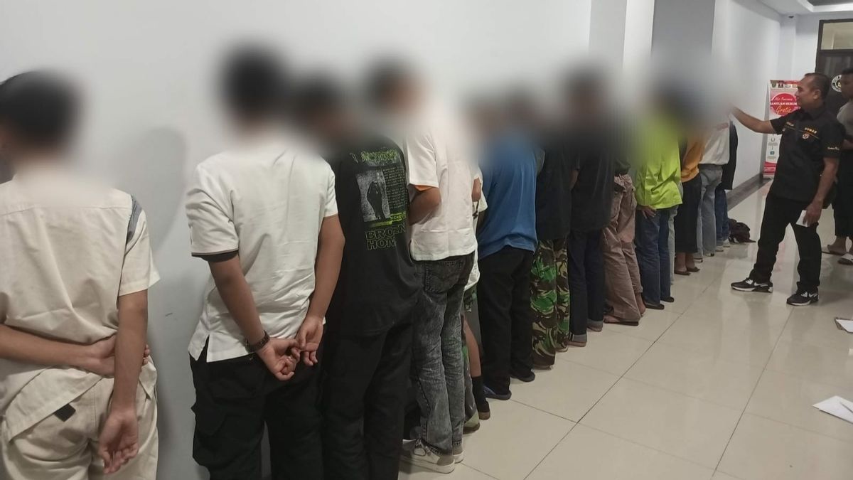 Des Petasan et des drapeaux, 14 jeunes arrêtés par la police à Kemayoran