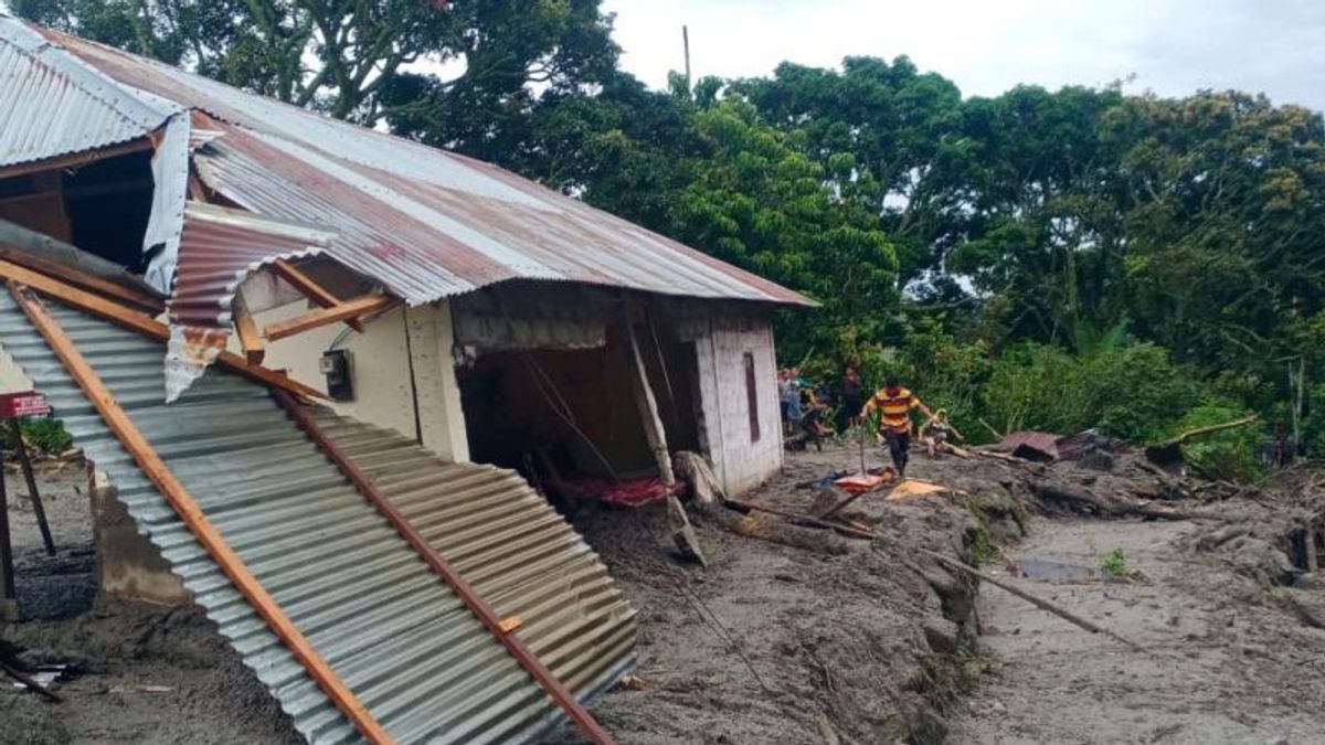 Deploy Teams And Heavy Equipment, BPBD Is Still Looking For Missing Residents Due To The Samosir Flash Flood