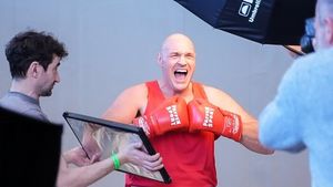 Fury Bandingkan Diri dengan Clubber Lang, Siap Tanding Tanpa Pelatih
