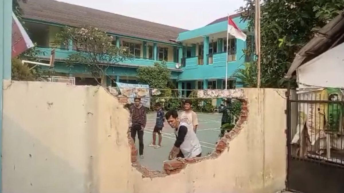 Create New Access, South Tangerang City Government Unloads Lengkong Elementary Wall