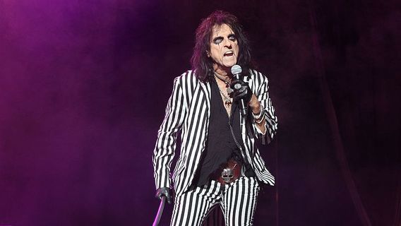 Hari Alice Cooper Ditetapkan oleh Wali Kota Milwaukee dalam Memori Hari Ini, 1 Oktober 2021