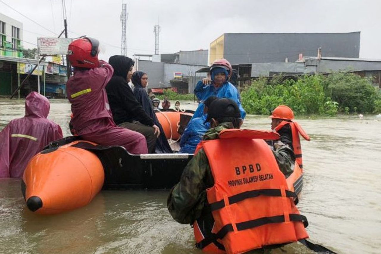 マカッサルの6つの地区から3,206人が洪水の影響を受ける