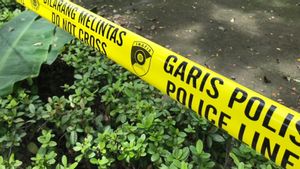 Un homme a été retrouvé mort avec du sang devant la maison d’un résident de Cengkareng