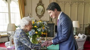 从COVID-19中恢复过来，英国女王伊丽莎白二世迎接加拿大总理贾斯汀·特鲁多的访问