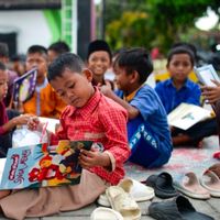 Cara Sederhana Membuat Anak Jatuh Cinta pada Buku Sejak Kecil