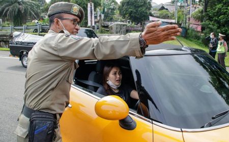 Bawa Mini Cooper ke Puncak, Ayu Ting Ting Tak Tahu Aturan Ganjil Genap