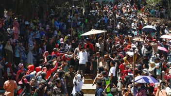 帕达蒂·克拉登广场,成千上万的热情居民从Ganjar Pranowo争取Amem Yaa Qowiyyu
