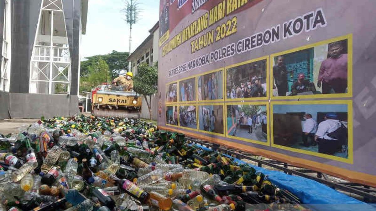 Creating Conditions Ahead Of Eid 2022, Cirebon City Police Destroy 20,938 Bottles Of Alcohol And 41,032 Illegal Drugs