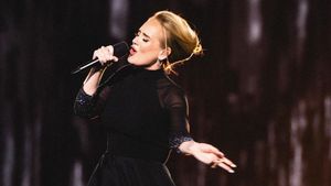Lirik dan Makna Lagu Set Fire to The Rain yang Dibawakan Adele