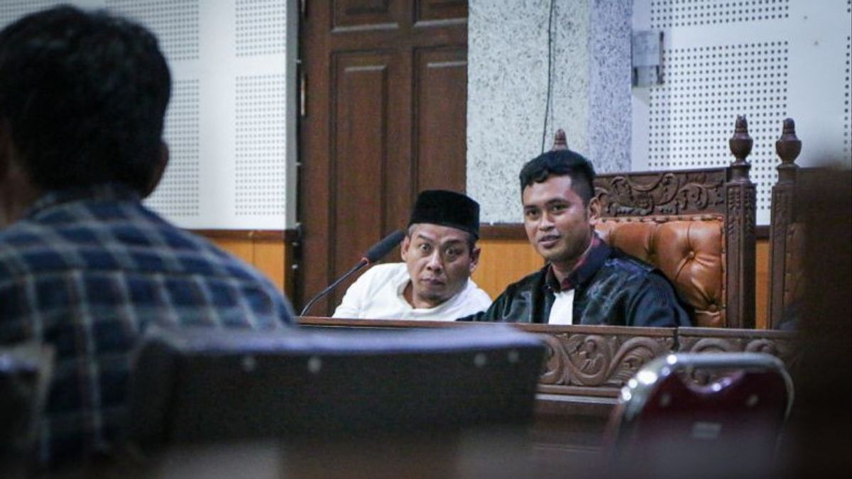嫌疑人要求甘东PPATK检察官办公室将TPPU Perusda West Sumbawa的资金流动的阴道