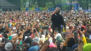 Konser Tak Lagi Berjarak, Tantri Kotak Band Getarkan Kota Tangerang
