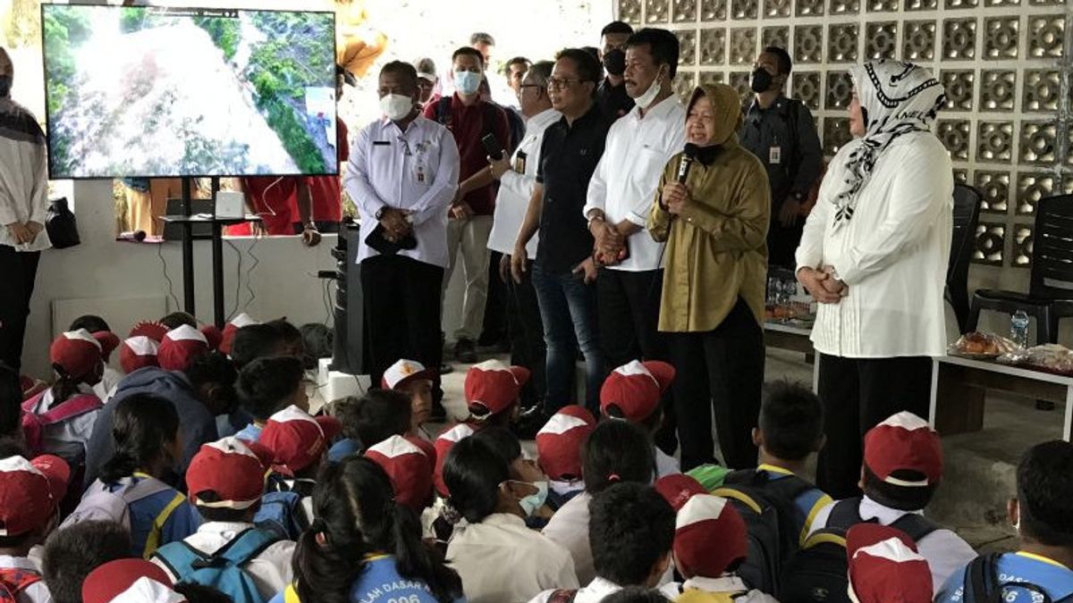 Answering Children's Longing, Social Minister Risma Promises To Provide Signal Transmitter Tower On Buffer Island, Batam City