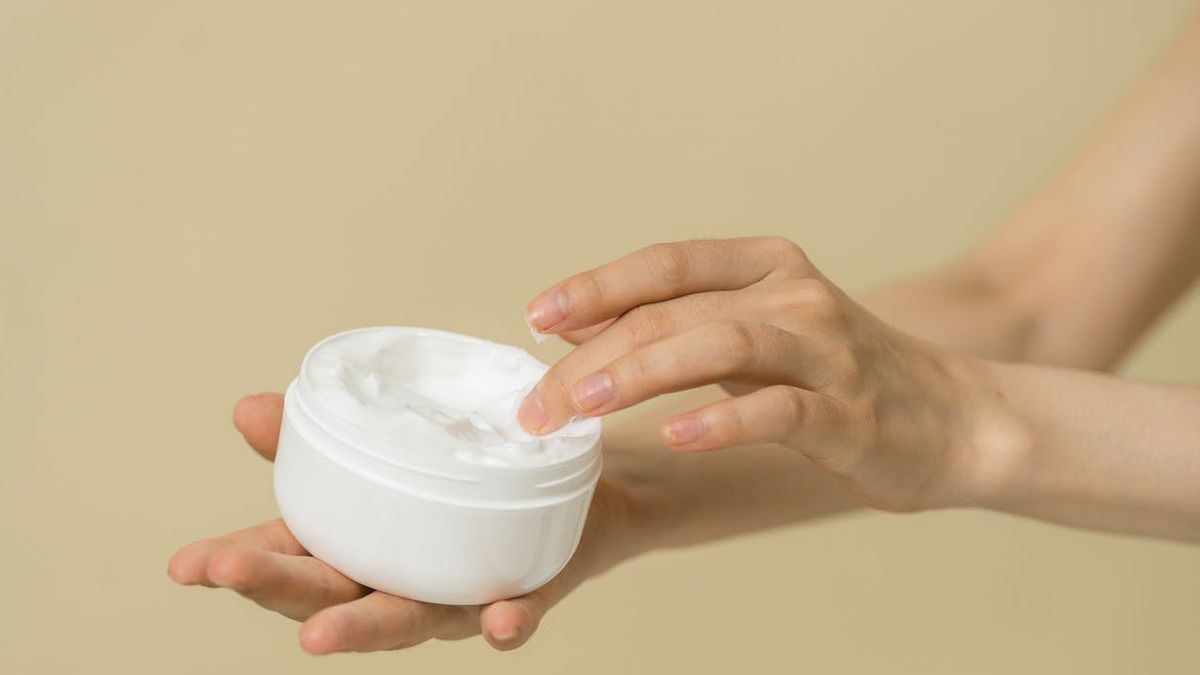 Anjuran Memakai Body Lotion yang Benar untuk Jaga Kesehatan Kulit dengan Maksimal