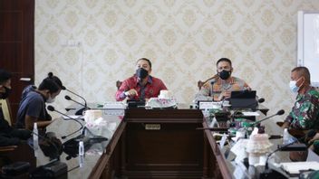 Wali Kota Surabaya Eri Cahyadi Dengarkan Keluh Kesah PKL soal Jam Operasional