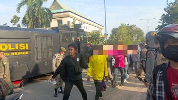警方已确定34名嫌疑人在廖内群岛地区警察伦邦岛骚乱:履行犯罪要件