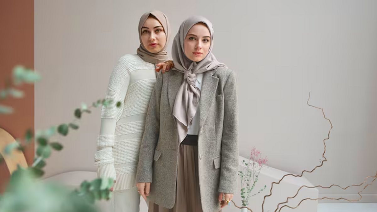 Stylish And Professional, These Are 5 Choices Of Fashion Wear Outfits For Career Women